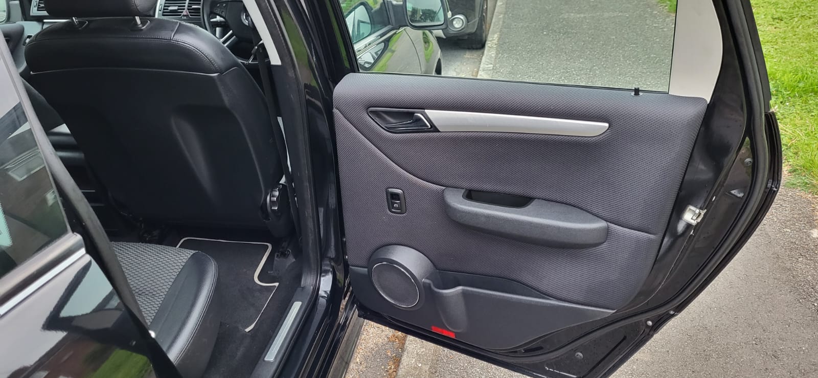 2009 Nissan Leaf 5